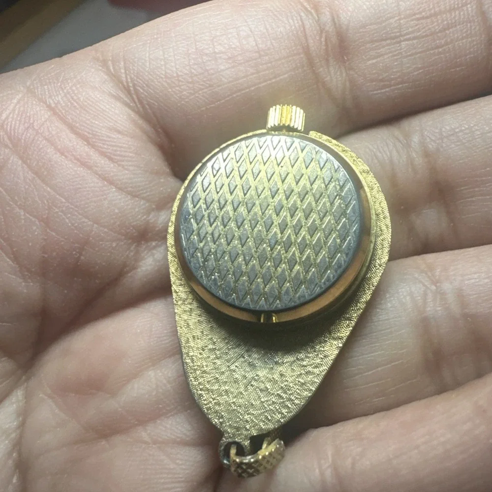 Working VTG Sutton Swiss Made Pendant Pocket Watch Manual Wind Gold Tone 25.9mm‎